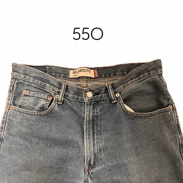 33) Levis 550