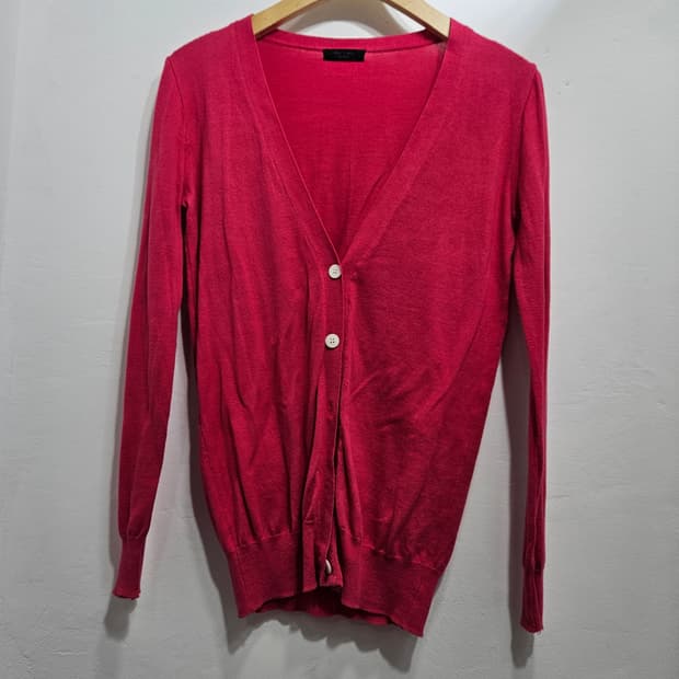 다홍색 브이넥 가디건