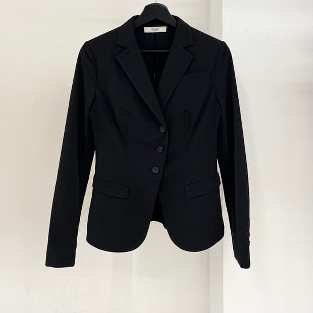 프라다 블랙 스티치 블레이저