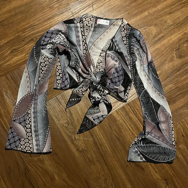 BELLA ROSA Cropped Bolero Cardigan