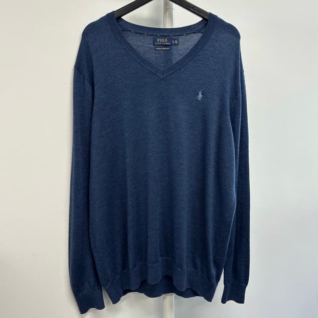 폴로 로고 워셔블 메리노울 브이넥 니트