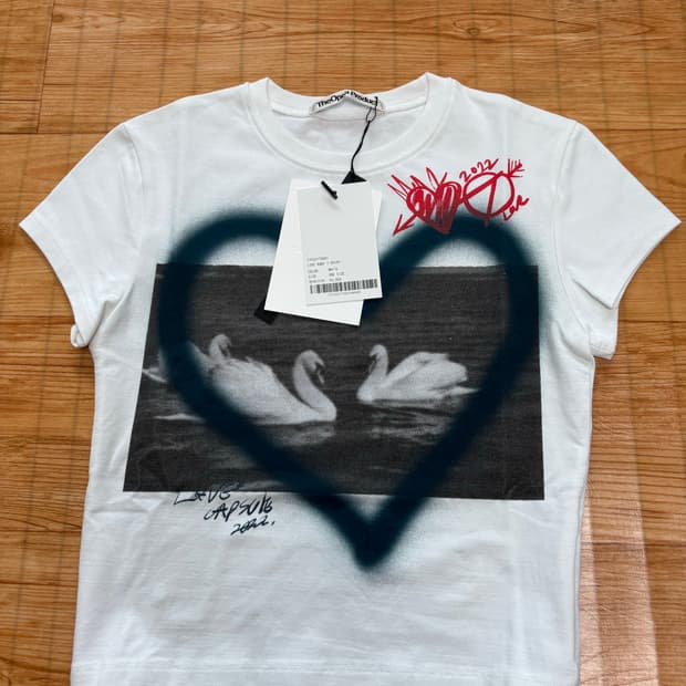 TheOperProduct LOVE BABY 티셔츠 화이트 팝니다.