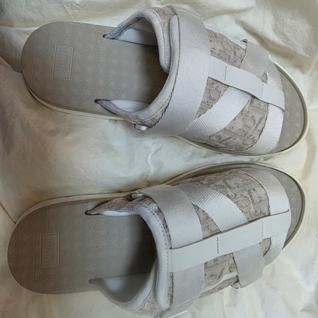 디올 오블리크 알파샌들 43사이즈 팝니다!