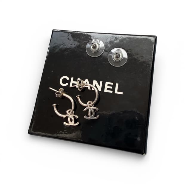 정품 샤넬 은장 로고 귀걸이