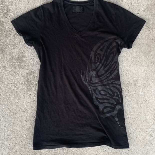 Murder license tribal v-neck t  