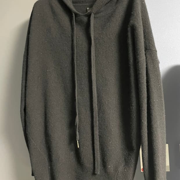 쟈딕앤볼테르 블랙 캐시미어 100후드니트