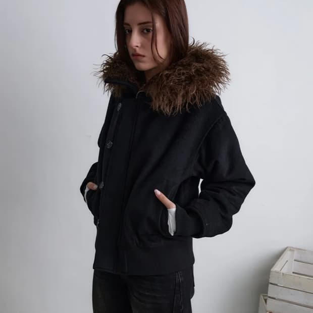 밀로우먼 버튼플라이트 울파카 블랙