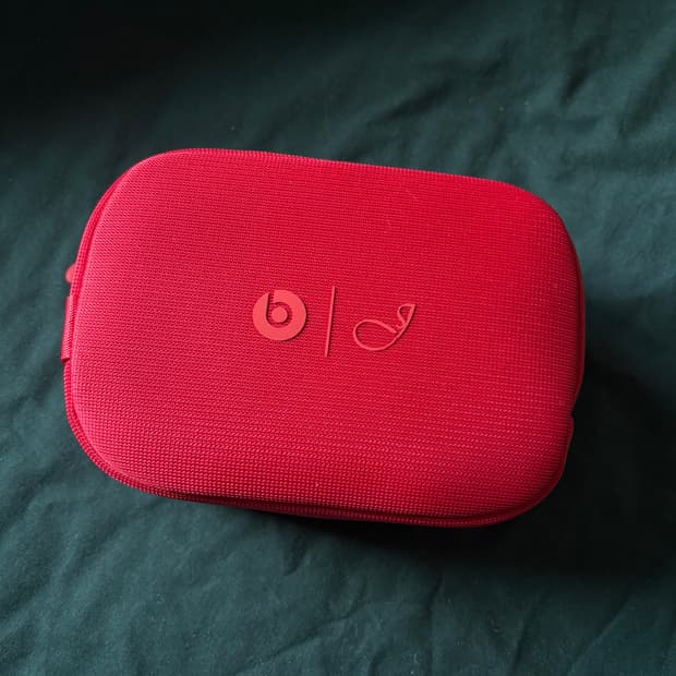 비츠 솔로4 무선 온 이어 헤드폰 제니 스페셜 에디션 루비 레드