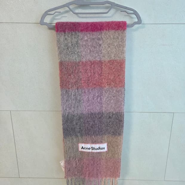 아크네스튜디오 모헤어 체크 머플러 아크네머플러 1회착용 판매(정품)