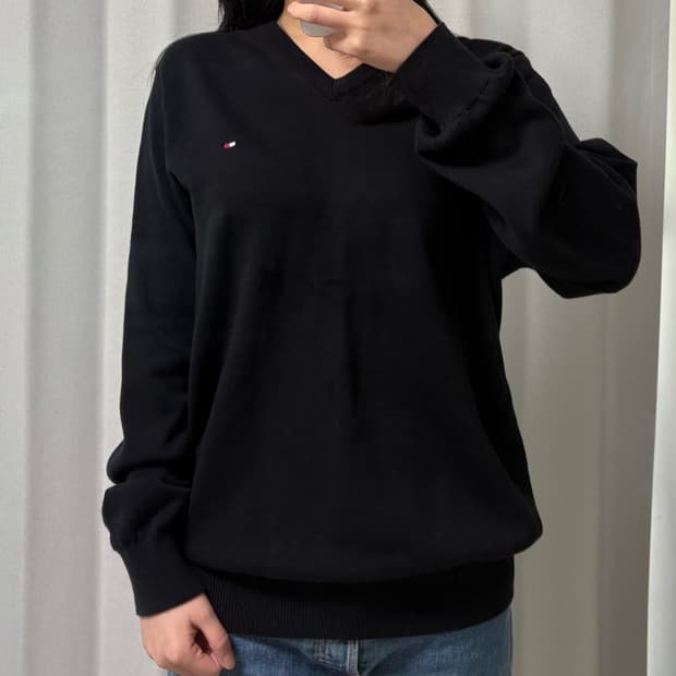 타미힐피거 브이넥 니트