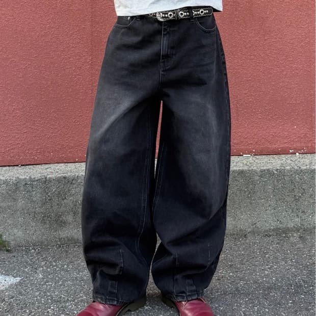 로우 다트 벌룬 데님 팬츠 ( 워시드 블랙 )