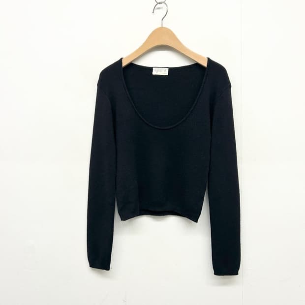 아네스베 유넥 크롭 니트