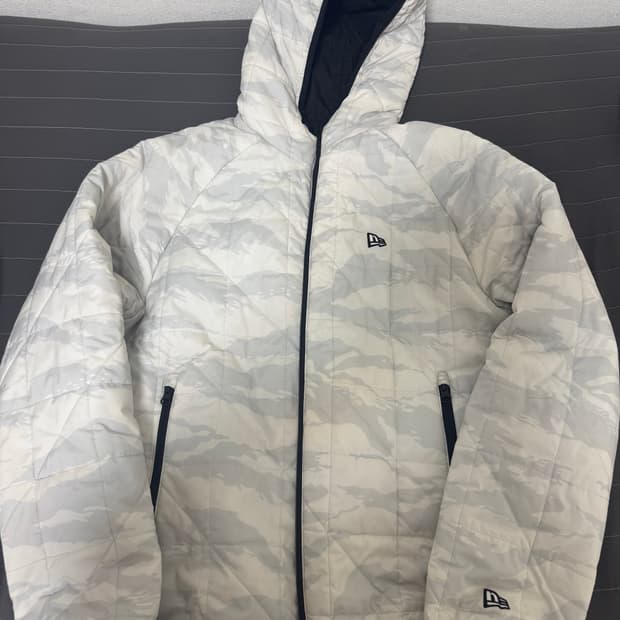 뉴에라 리버서블 경량패딩