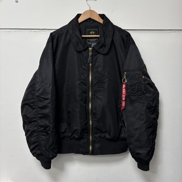 알파인더스트리 블랙 항공 점퍼