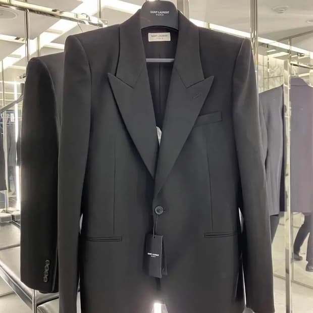 [미개봉 새상품] 생로랑 23FW 피크드 라펠 남궁민 블레이저 48사이즈