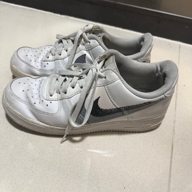 나이키 에어포스 1 로우 화이트 블랙 (커스텀 스우시)