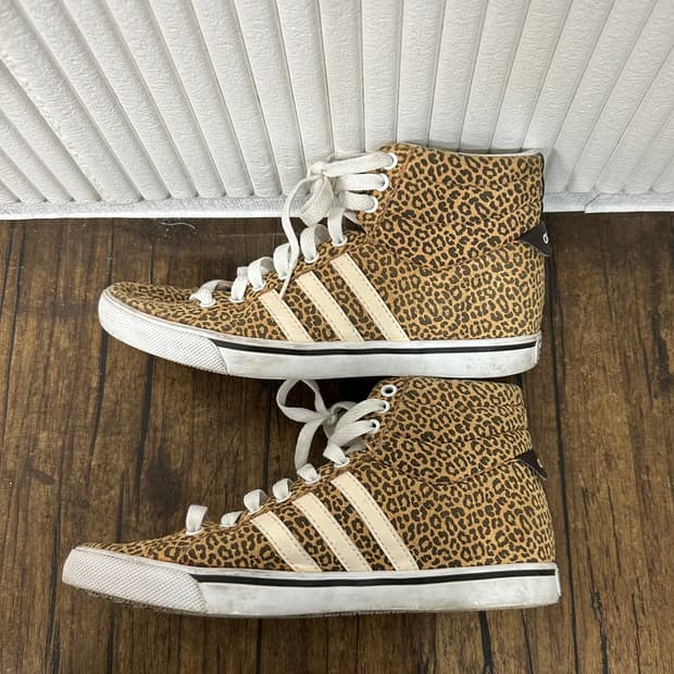 아디다스 레오파드 하이탑 스니커즈 230