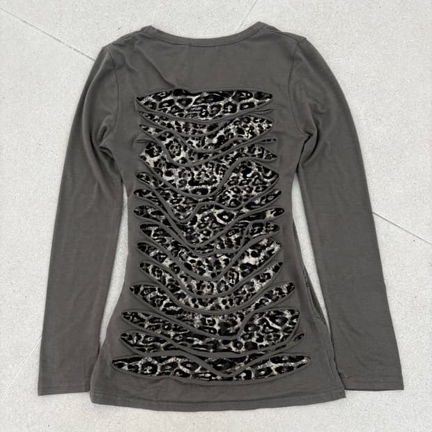 M.K.R. 카키 디테일 롱슬리브