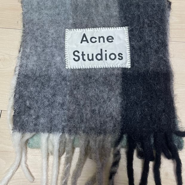 Acne Studios 체크 머플러 