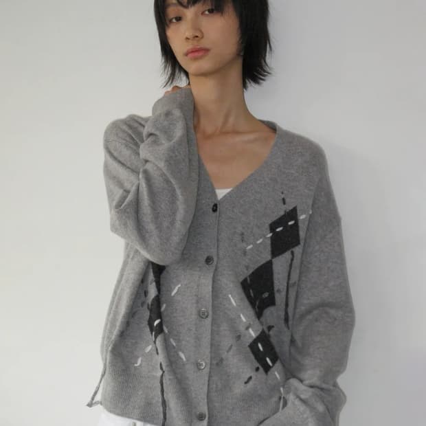 락케이크 아가일 스티치 니트 가디건 그레이