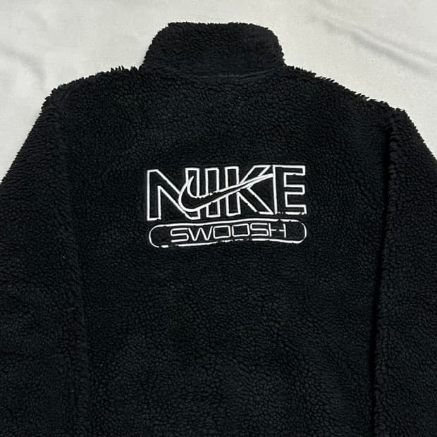 L 나이키 스우시 블랙 플리스
