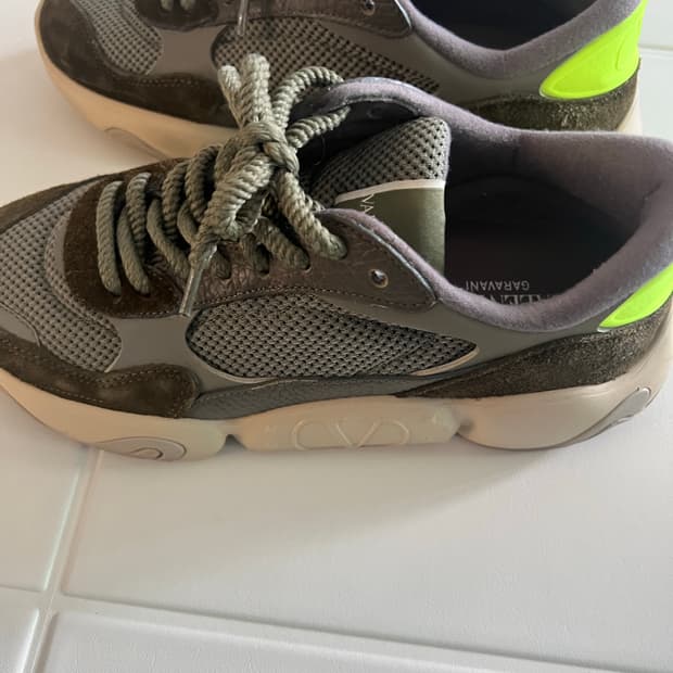 발렌티노 버블백 스니커즈