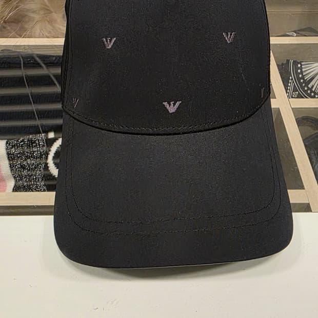 엠포니오 알마니 볼캡