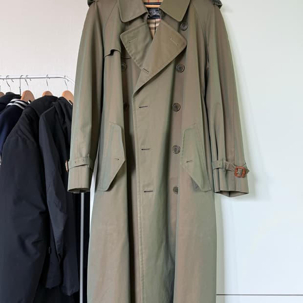 Burberry trench coat kakhi