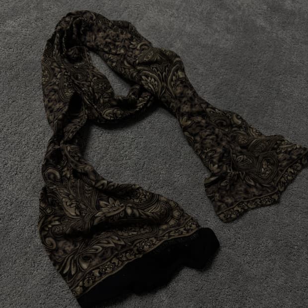 Vintage minimal grunge mood scarf