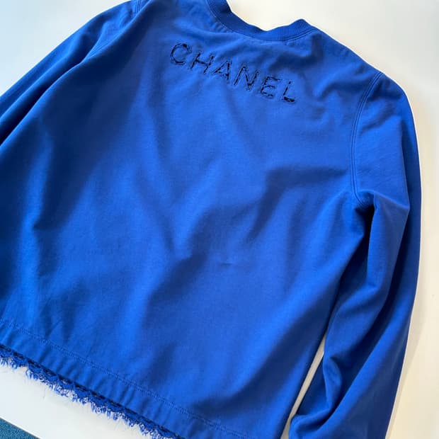 샤넬 블루 맨투맨 
