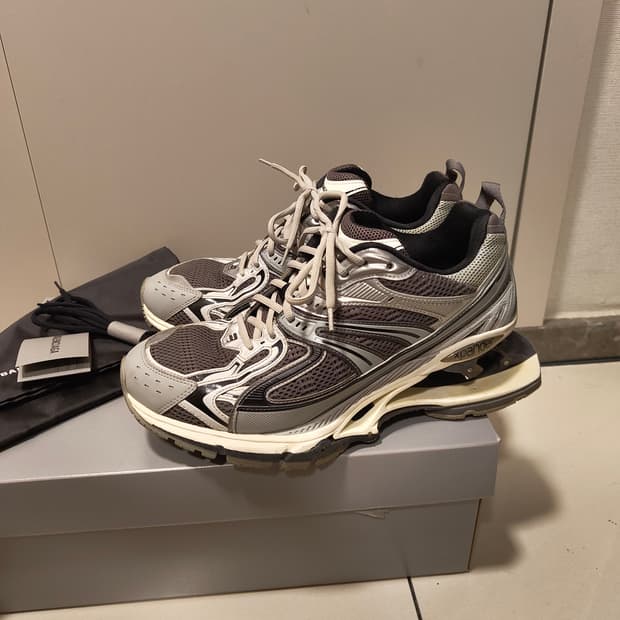 발렌시아가 엑스팬더
그레이 44
