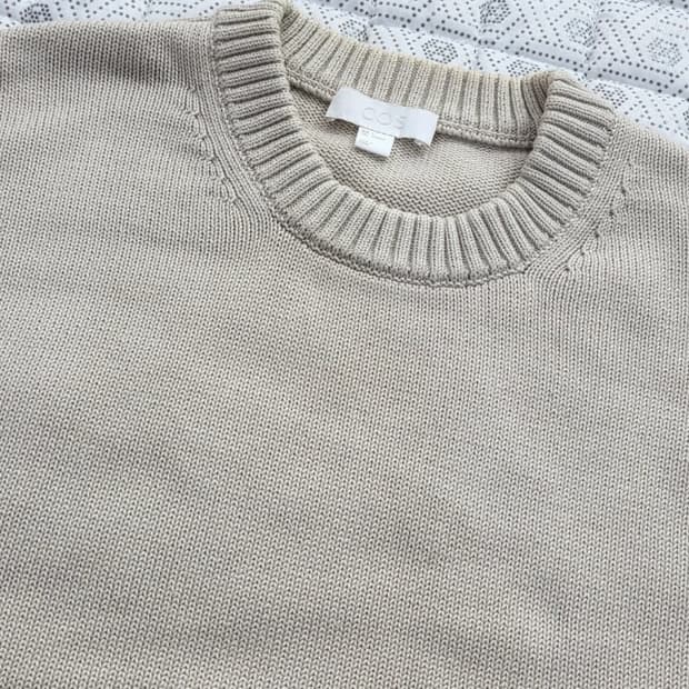 COS 코스 베이지 라운드넥 니트 95