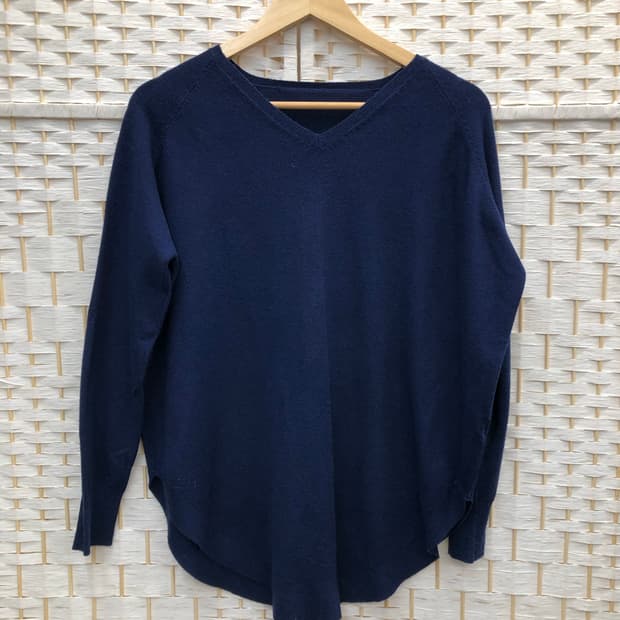 캐시 딥 블루 니트