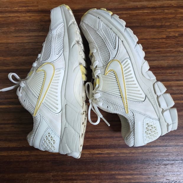 나이키 줌 보메로 옐로우 240