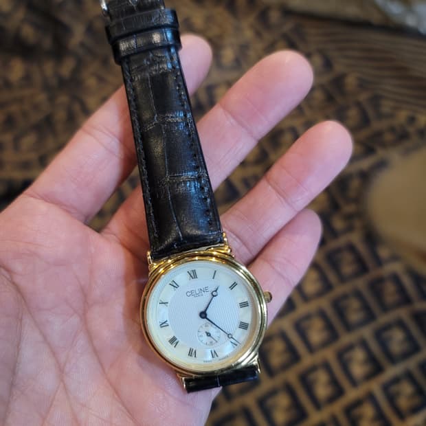 셀린느 금장 가죽 시계
