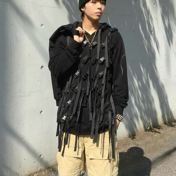 (레어 ) Christian Stone 스트랩본디지 오버핏 후드 블랙