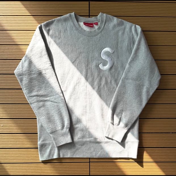 슈프림 s로고 맨투맨