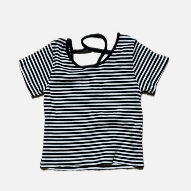 백 트임 스트라이프 크롭 티셔츠