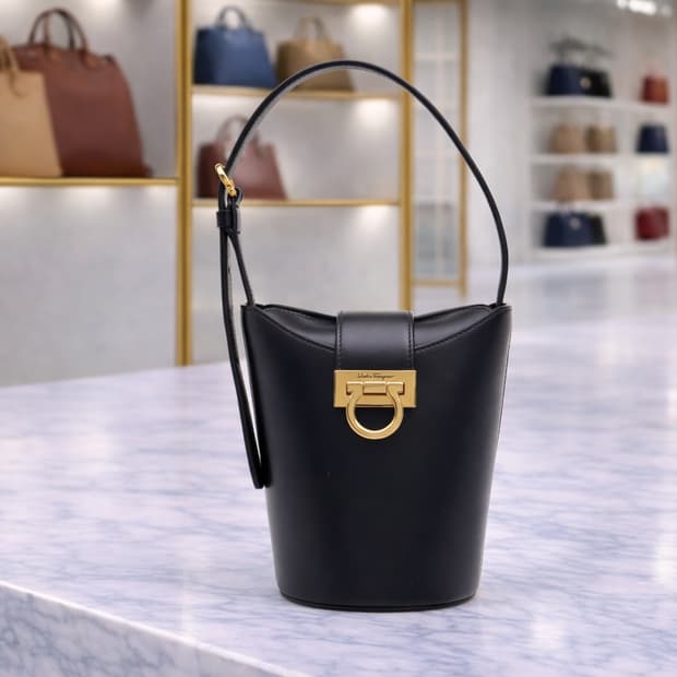 [A급] 페라가모 트리폴리오 숄더백 미니 판매합니다!!!