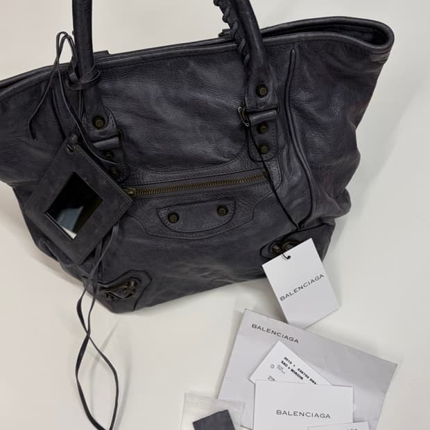 발렌시아가 모터백 썬데이 씨티백