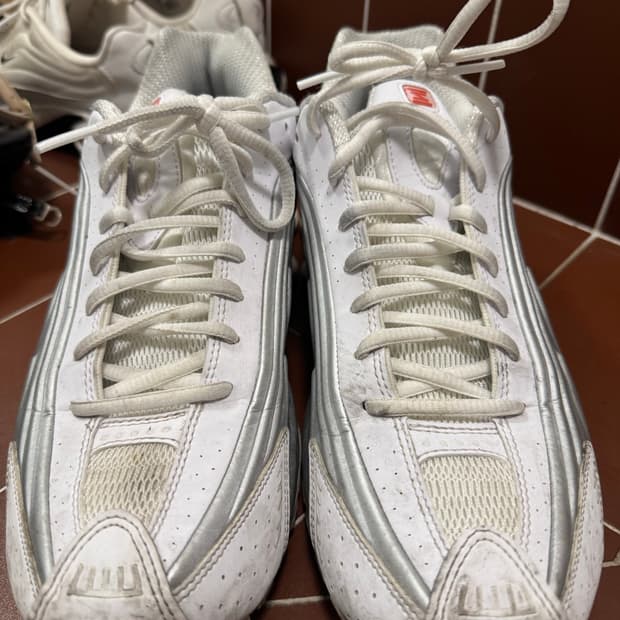 나이키 샥스 r4 메탈릭 실버 285