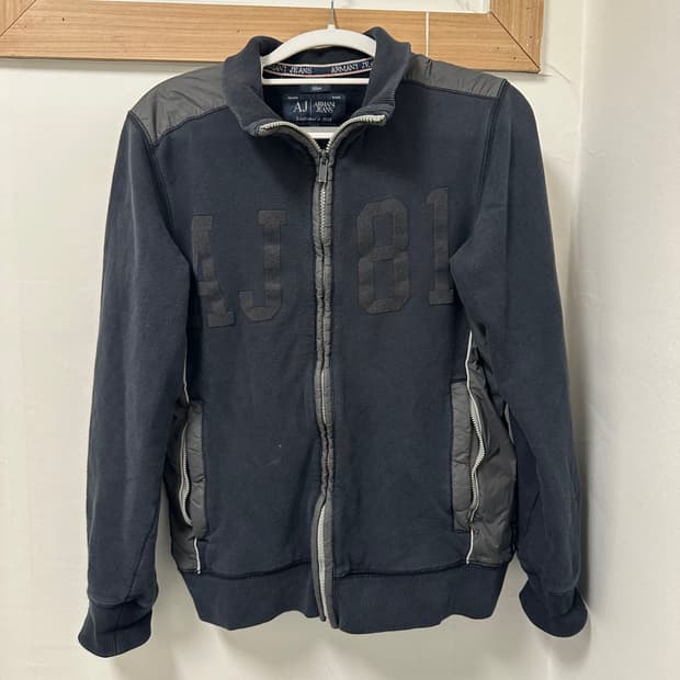 아르마니 진스 디테일 면집업