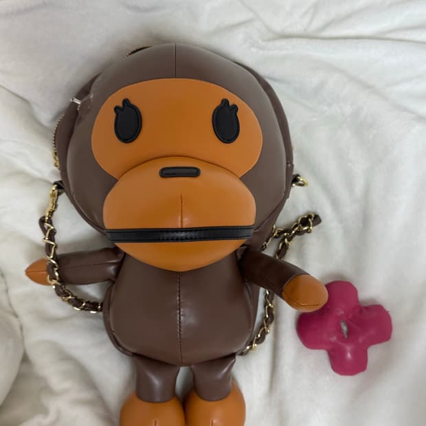 (W) 베이프 베이비 리사 플러시 돌 체인 숄더백 브라운