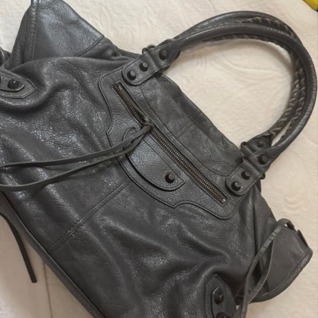 발렌시아가 모터백 블랙