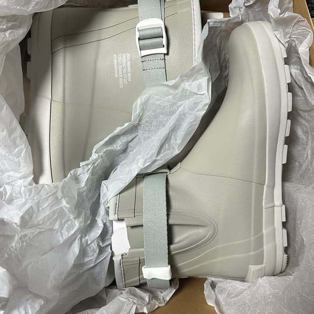 문스타 810s 애쉬 그레이 260