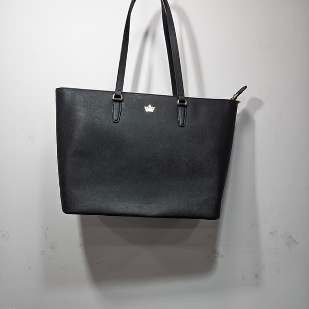 제이에스티나(J.ESTINA) 아이리스 베이직 쇼퍼백 