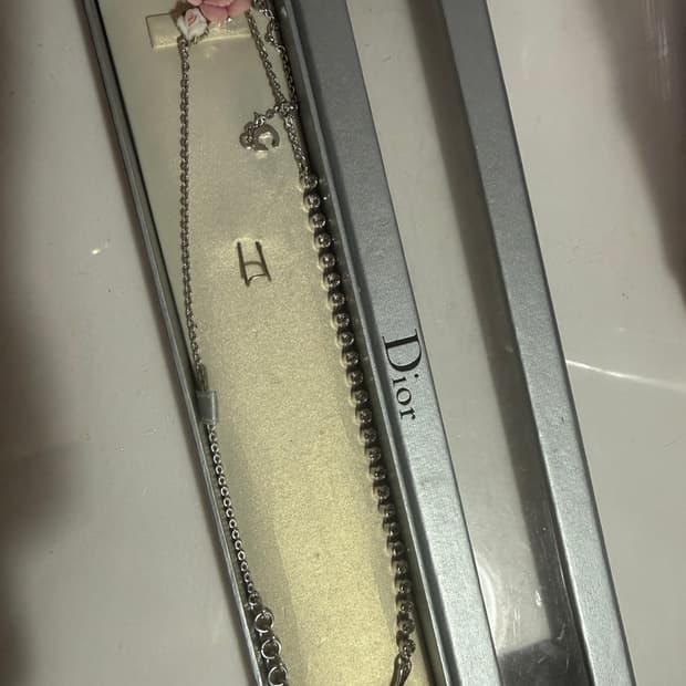 정품 디올 메탈 블랑 로즈 목걸이