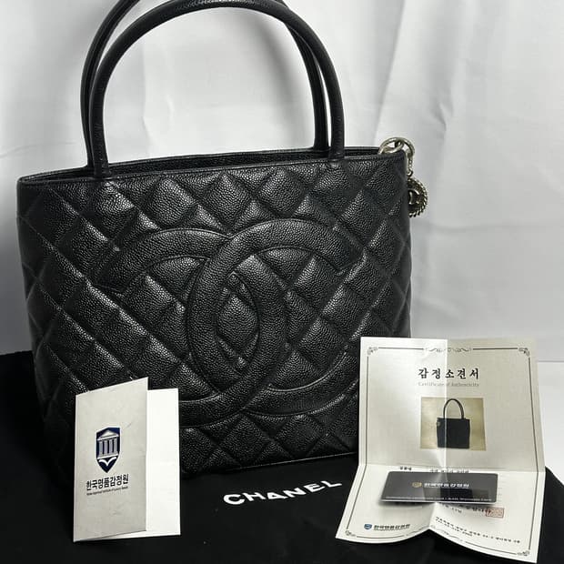 Chanel 샤넬 메달리온 토트백 / 코인백