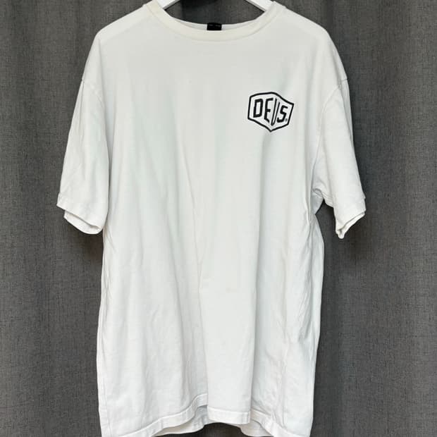 데우스 엑스 마키나 반팔 L