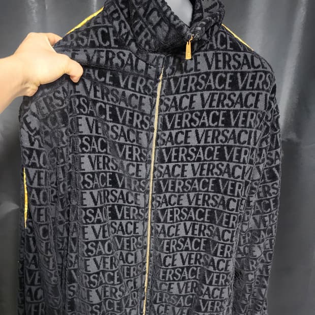 베르사체 아이러브 바로크 집업 스웨트셔츠